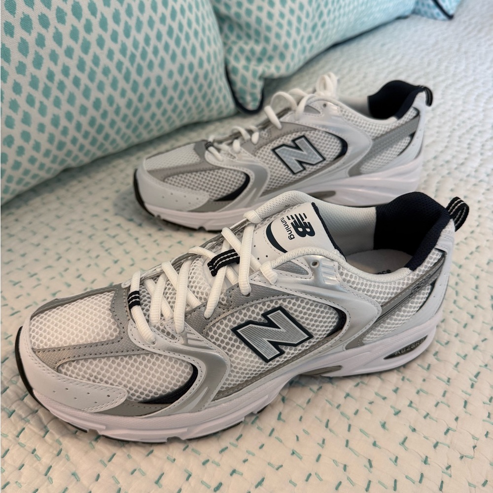 Unisex New Balance Athletic Shoes in White/Indigo